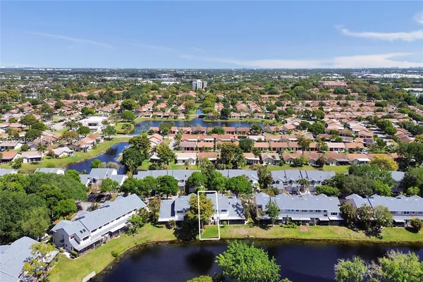 $450,000 | 2062 Discovery Circle East, Deerfield Beach, FL 33442