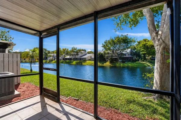 $450,000 | 2062 Discovery Circle East, Deerfield Beach, FL 33442