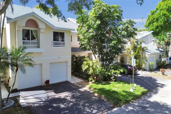 $450,000 | 2062 Discovery Circle East, Deerfield Beach, FL 33442