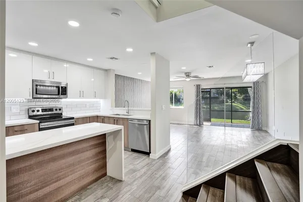 $450,000 | 2062 Discovery Circle East, Deerfield Beach, FL 33442