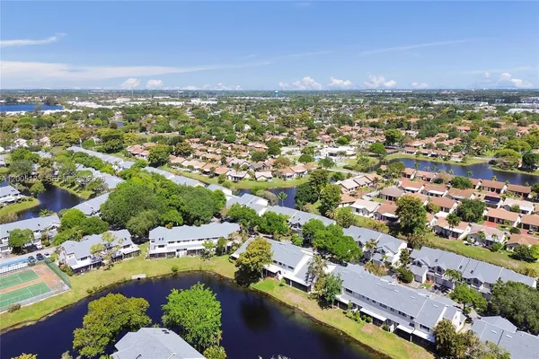 $450,000 | 2062 Discovery Circle East, Deerfield Beach, FL 33442