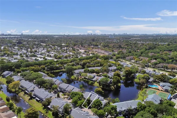 $450,000 | 2062 Discovery Circle East, Deerfield Beach, FL 33442