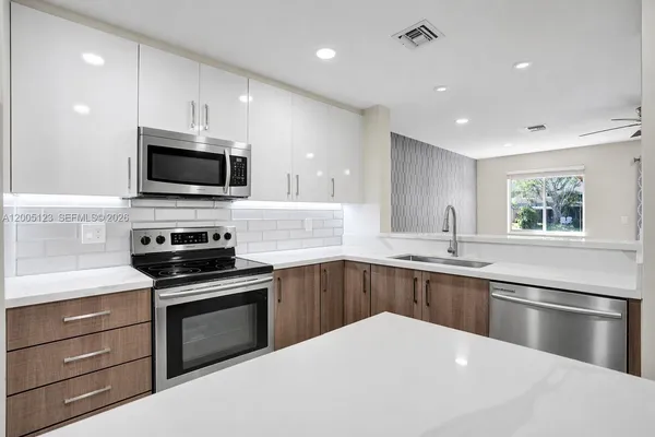 $450,000 | 2062 Discovery Circle East, Deerfield Beach, FL 33442