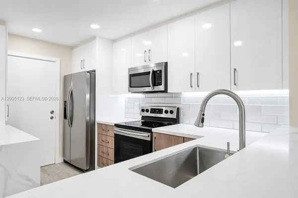 $450,000 | 2062 Discovery Circle East, Deerfield Beach, FL 33442