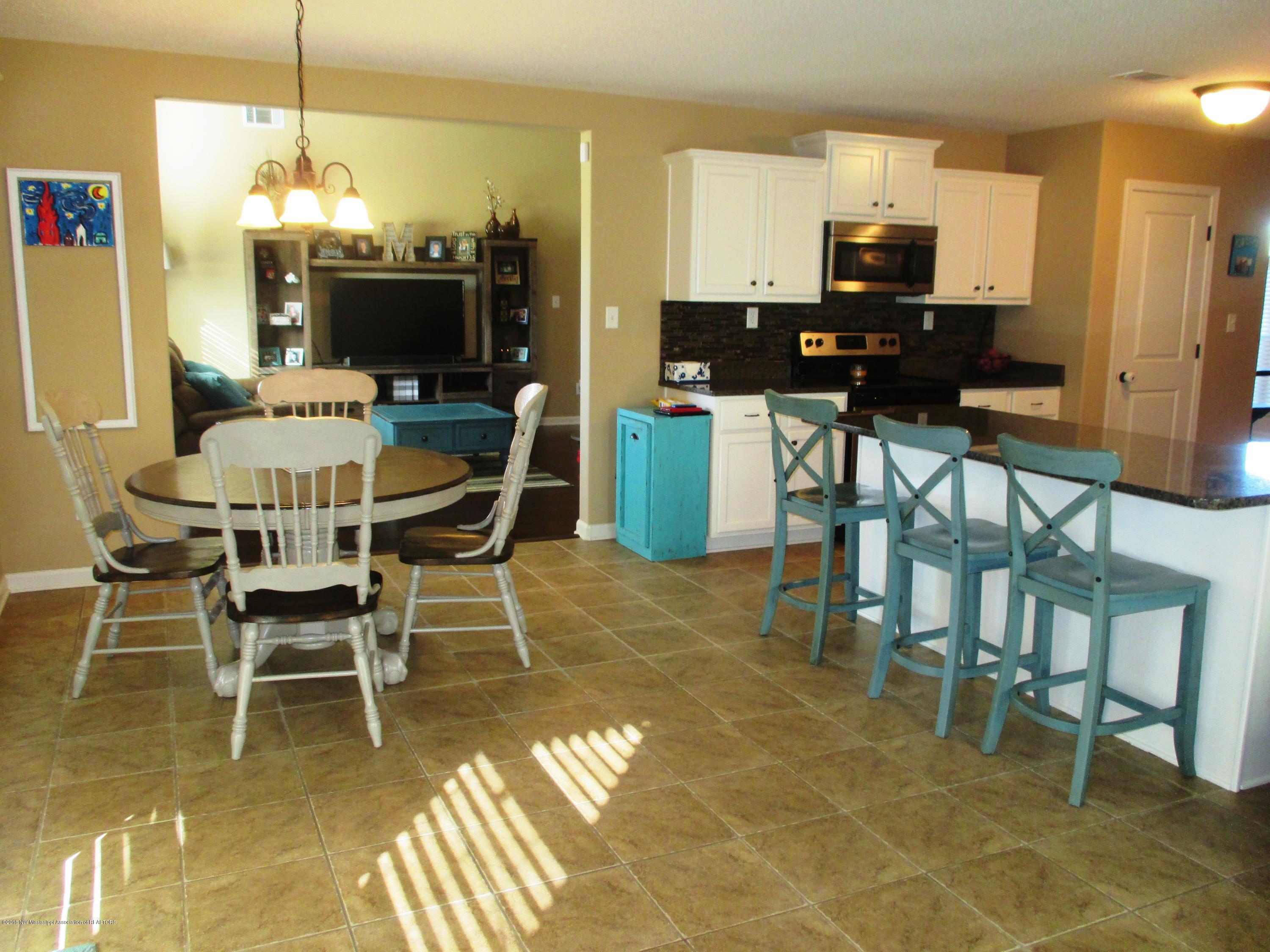 9239 Mitchell's Corner Road East Olive Branch, MS 38654 - Photo 11 of 31 Breakfast Area