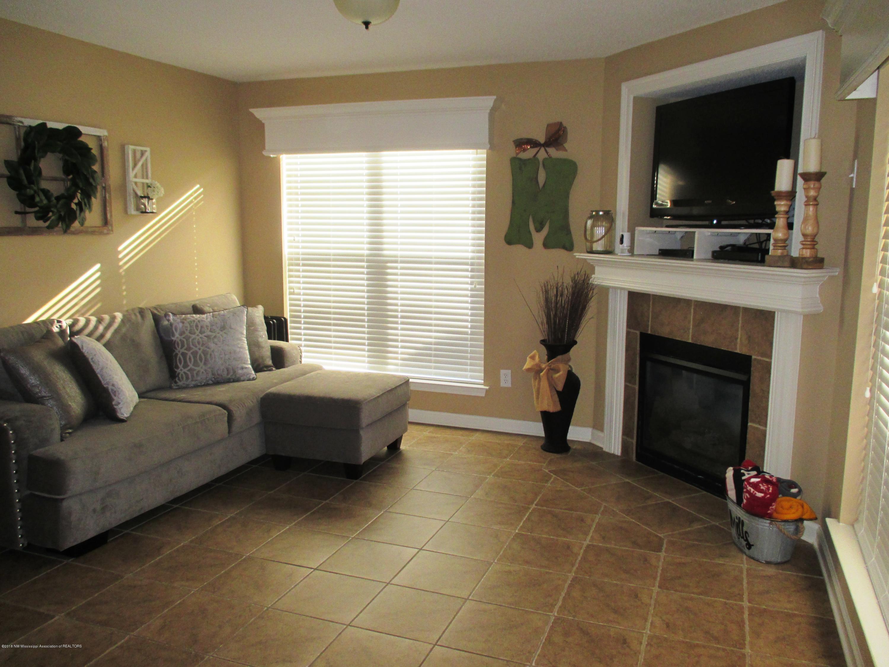 9239 Mitchell's Corner Road East Olive Branch, MS 38654 - Photo 12 of 31 Family Room