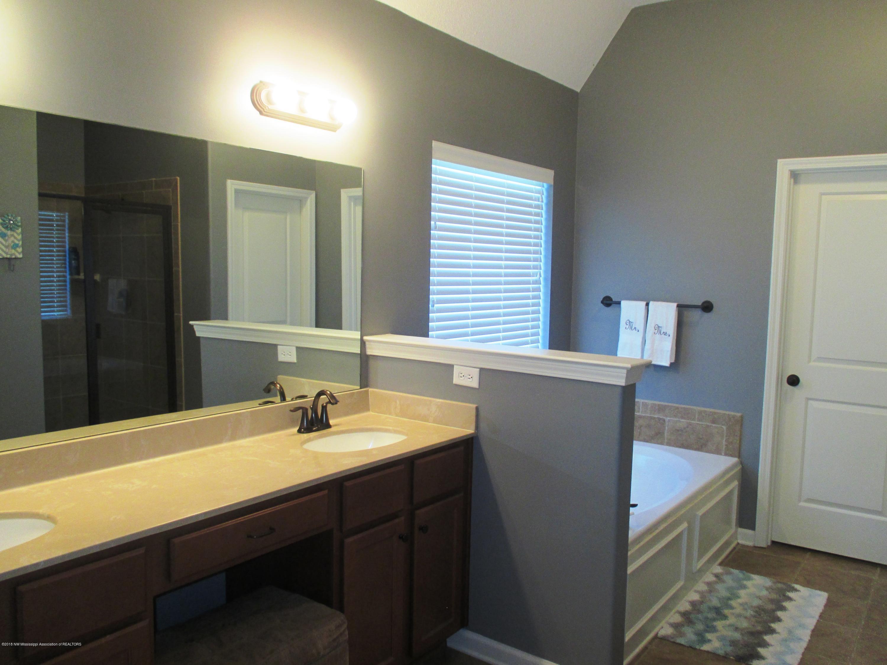 9239 Mitchell's Corner Road East Olive Branch, MS 38654 - Photo 17 of 31 Master Bath