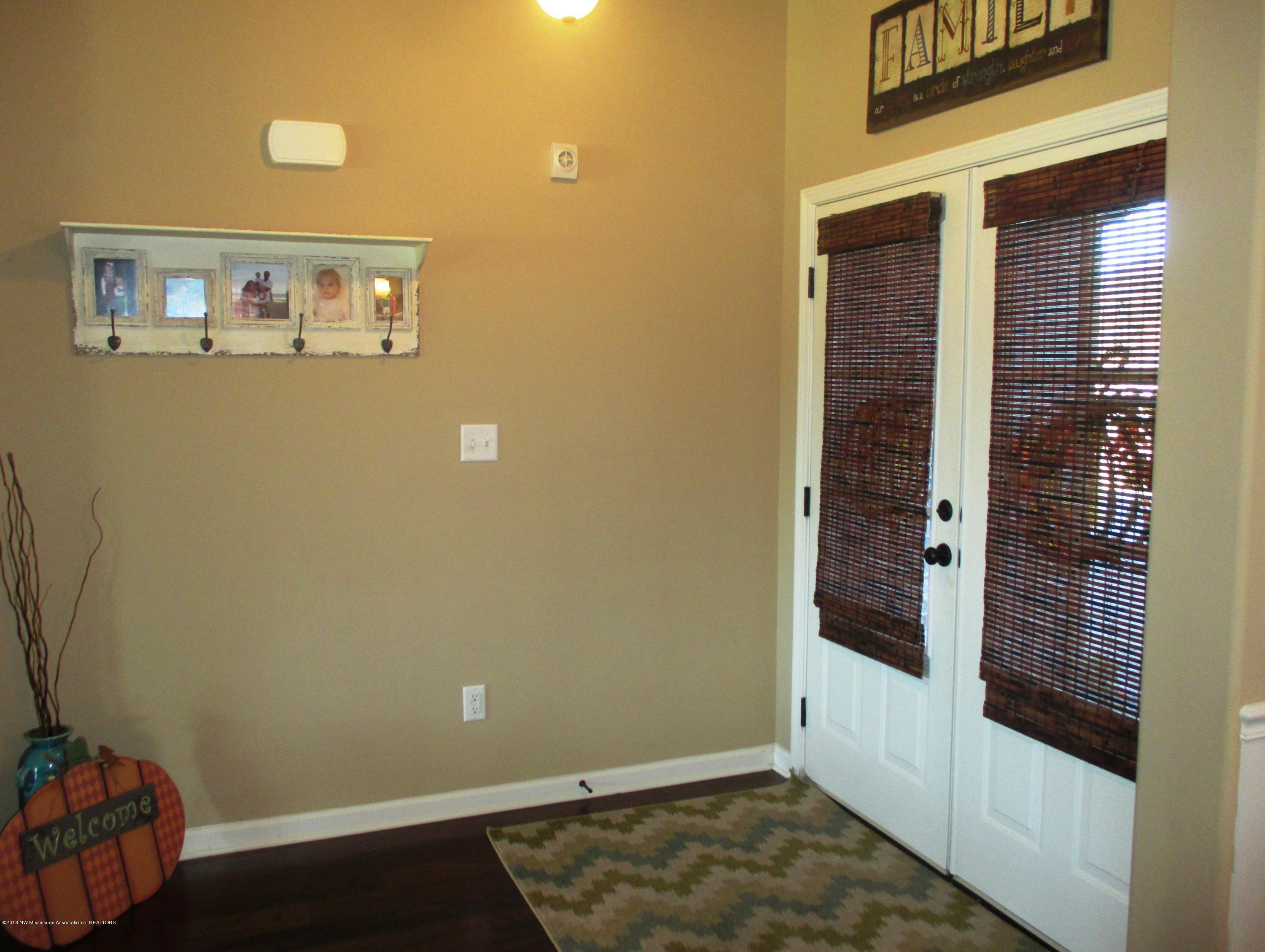 9239 Mitchell's Corner Road East Olive Branch, MS 38654 - Photo 4 of 31 Entry Hall