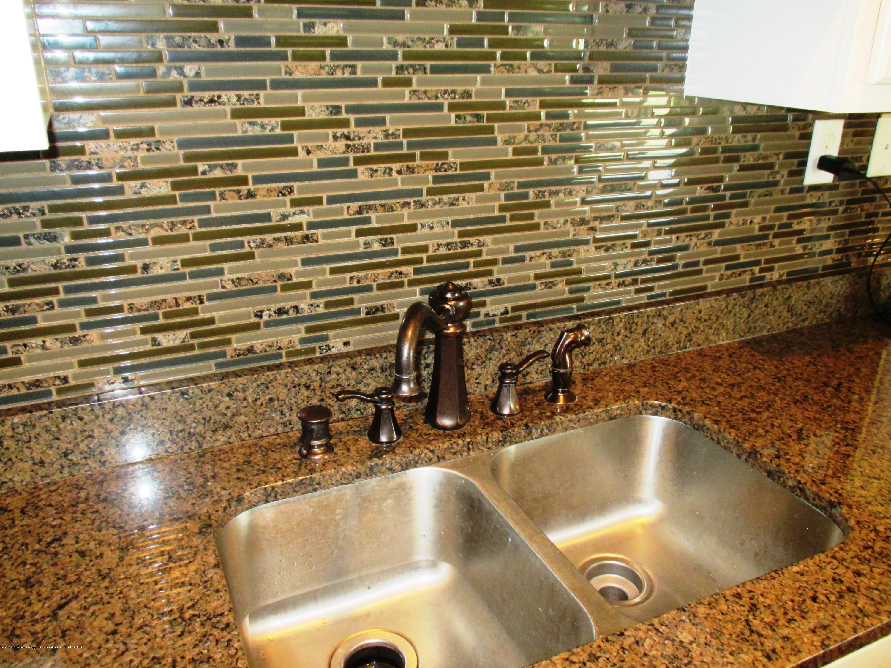 9239 Mitchell's Corner Road East Olive Branch, MS 38654 - Photo 10 of 31 Backsplash