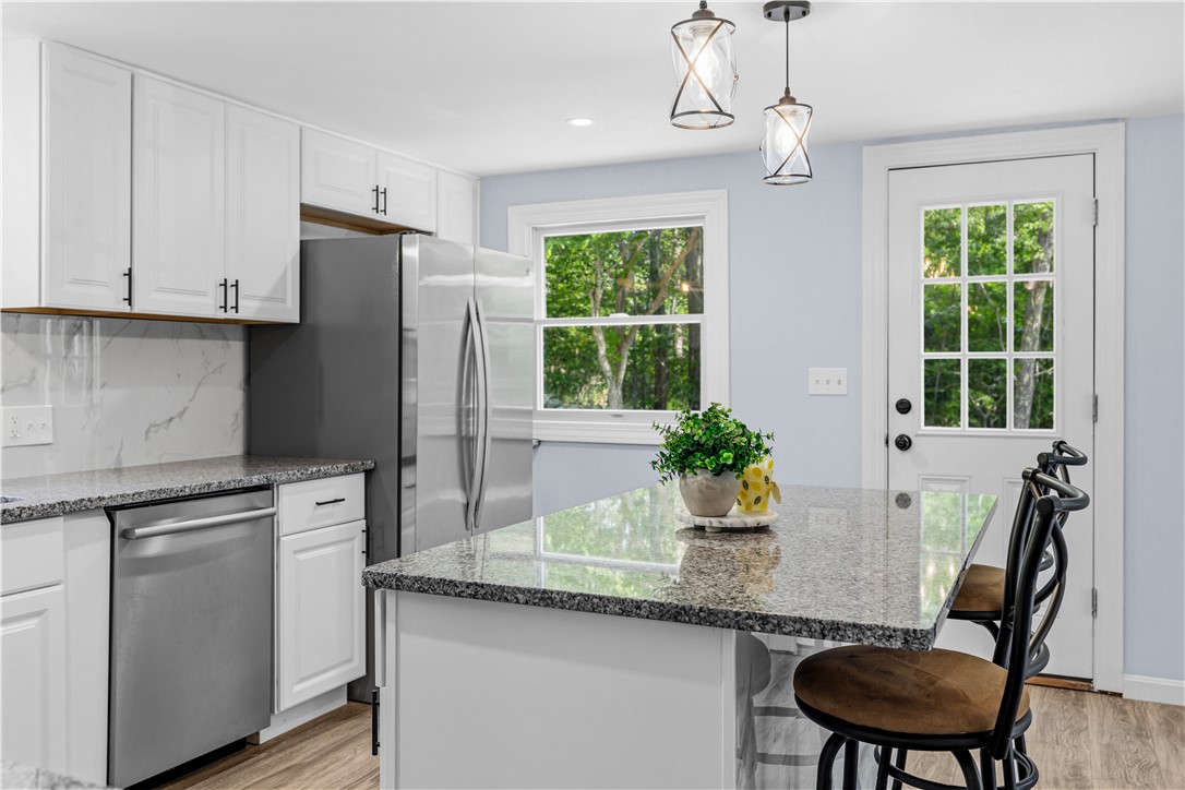 380 Brayton Road Tiverton, RI 02878 - Photo 10 of 36