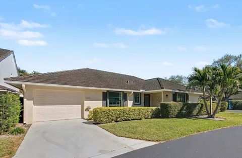 $700,000 | 11354 Briarwood Place, North Palm Beach, FL 33408