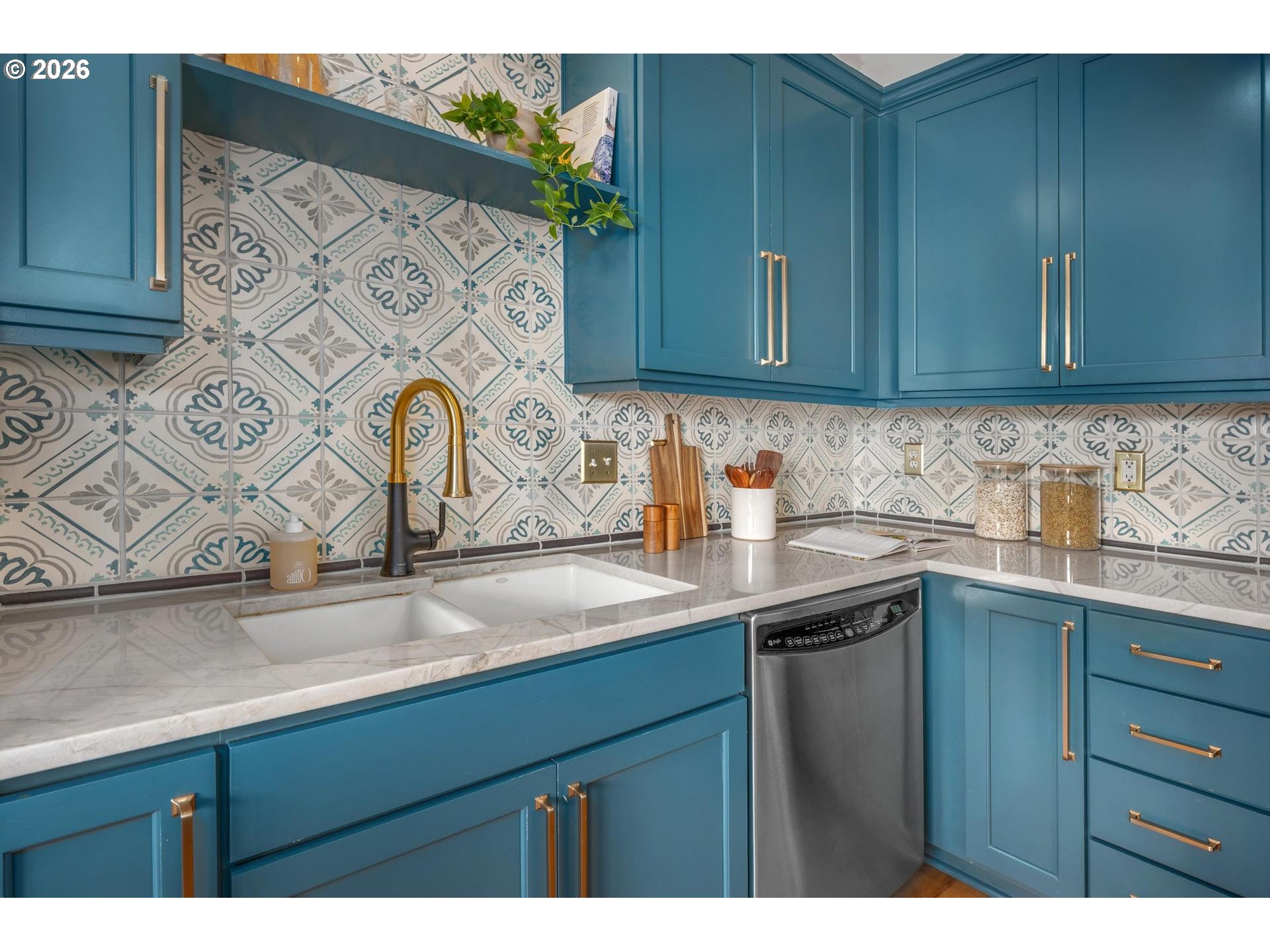 2430 Northwest Westover Road, Unit 201 Portland, OR 97210 - Photo 20 of 48 Kitchen