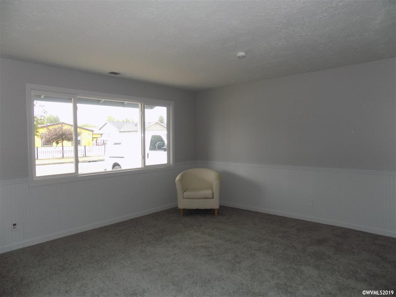 4723 Swegle Road Northeast Salem, OR 97301 - Photo 6 of 24