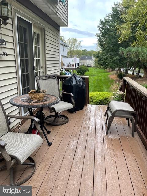 32 Greythorne Road Lancaster, PA 17603 - Photo 19 of 20 Nice rear deck for grilling w/steps to the yard
