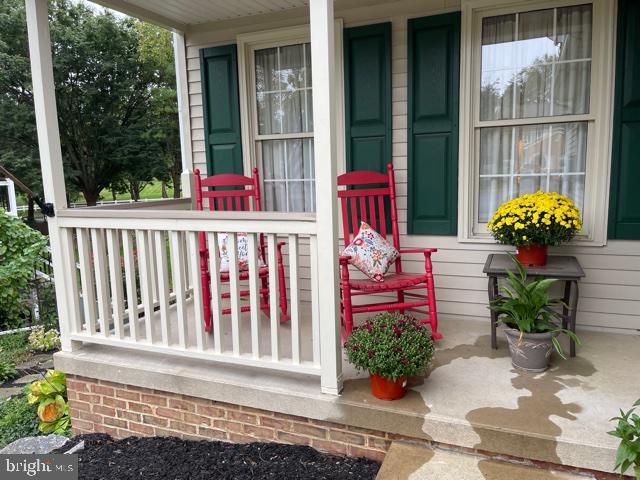 32 Greythorne Road Lancaster, PA 17603 - Photo 3 of 20 Full Front Porch