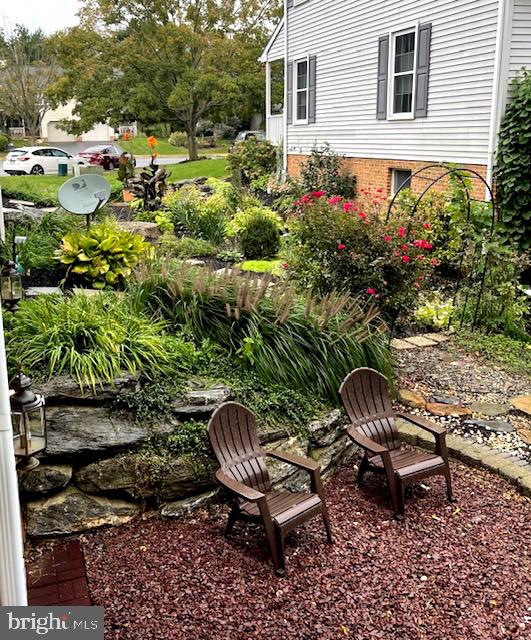 32 Greythorne Road Lancaster, PA 17603 - Photo 4 of 20 Gorgeous Landscaping
