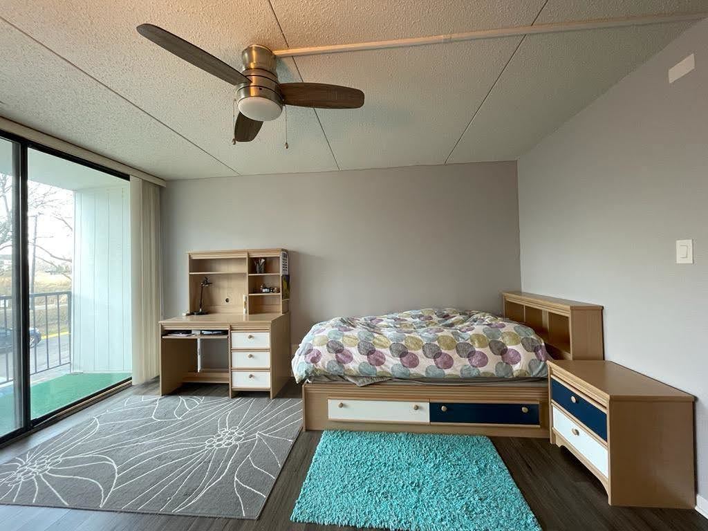 2015 South Finley Road, Unit 212 Lombard, IL 60148 - Photo 22 of 26 a room with furniture and a rug