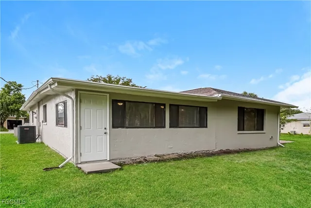 a view of front of house with a yard