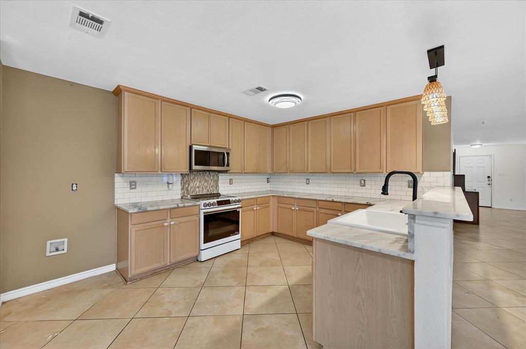 2540 Blue Myrtle Way Dallas, TX 75212 - Photo 12 of 32