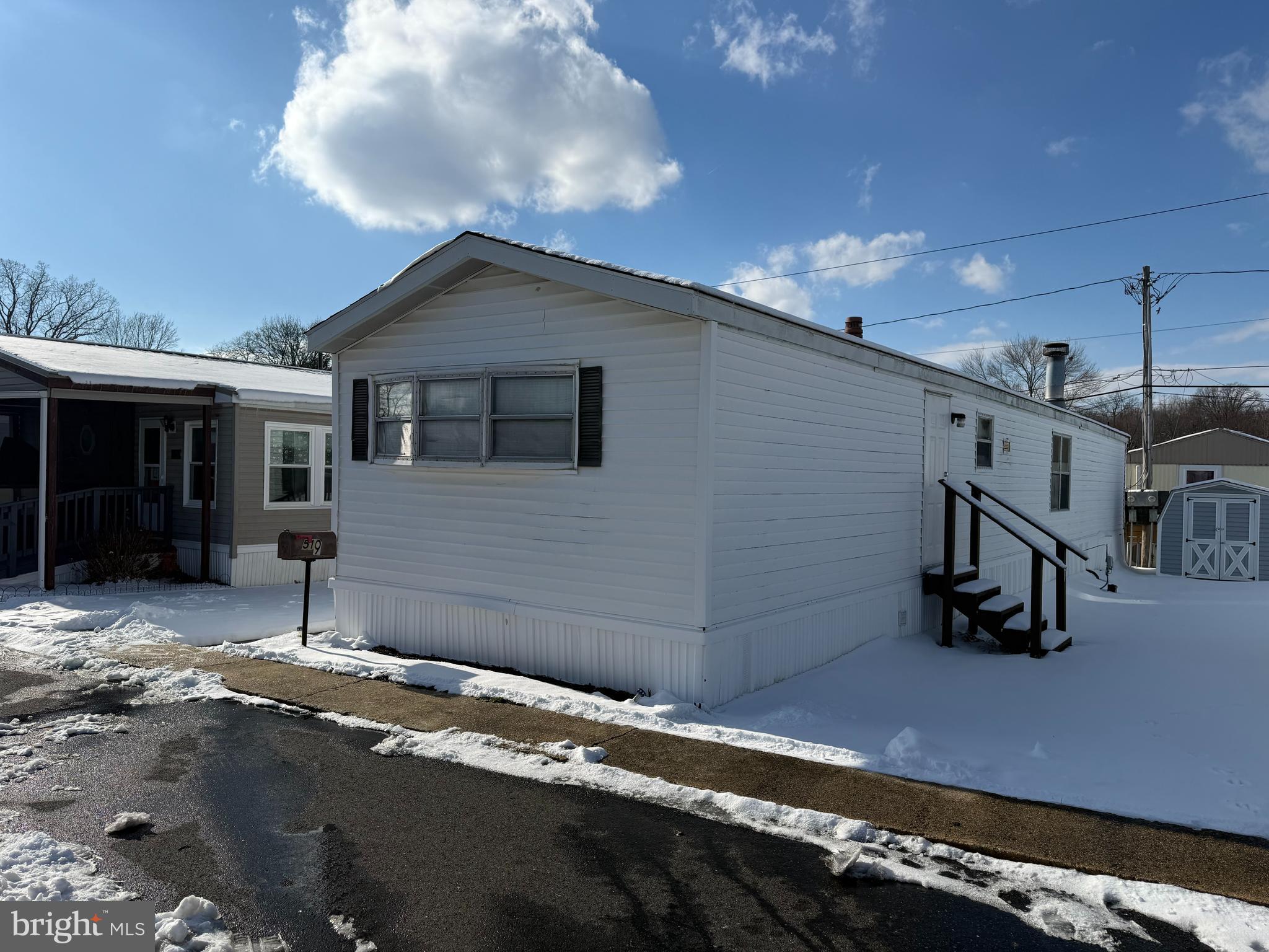 519 Canter Road, Unit 133 Wilmington, DE 19810 - Photo 3 of 14 Right side view with back steps