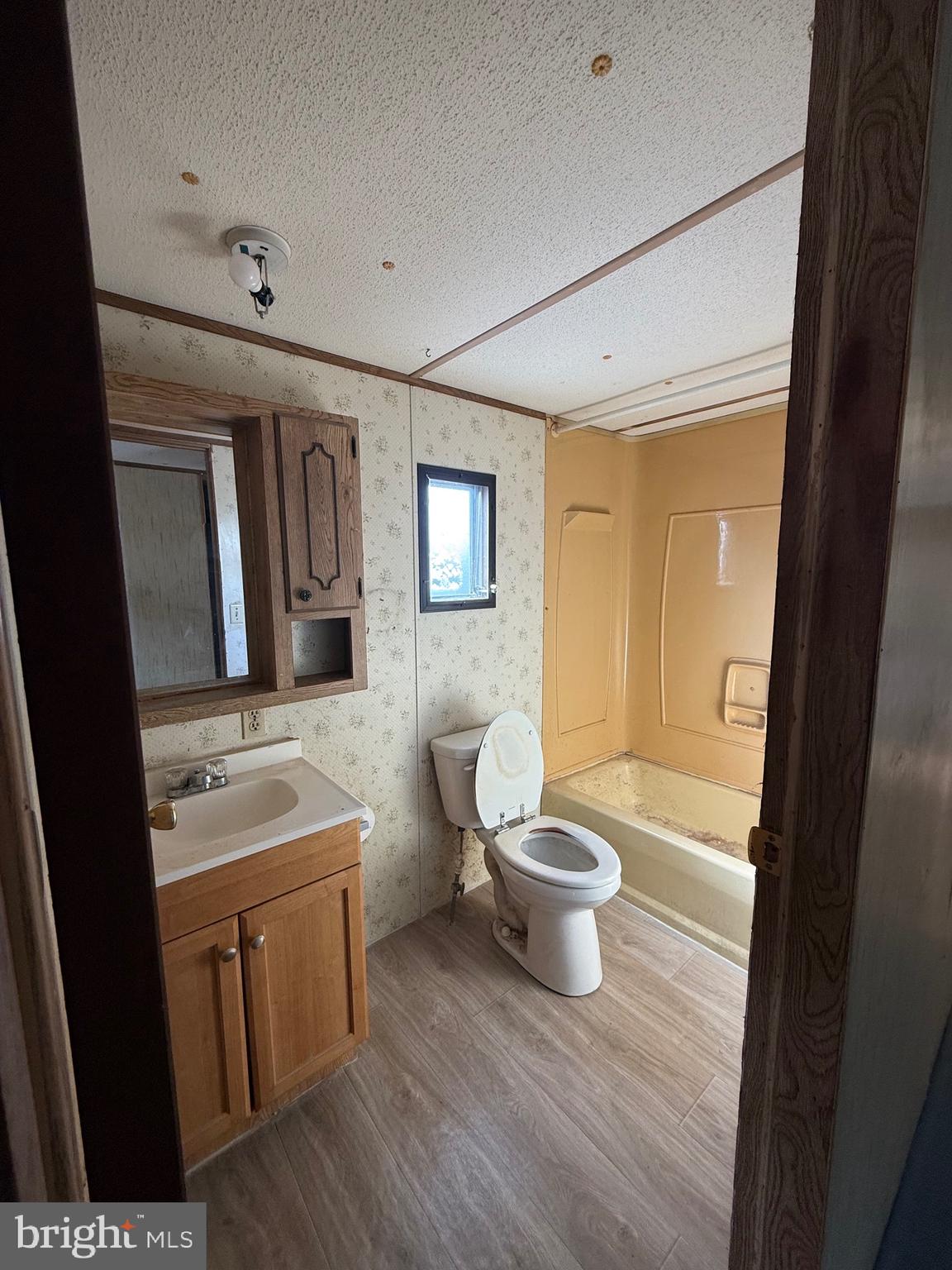 519 Canter Road, Unit 133 Wilmington, DE 19810 - Photo 10 of 14 Front Bathroom