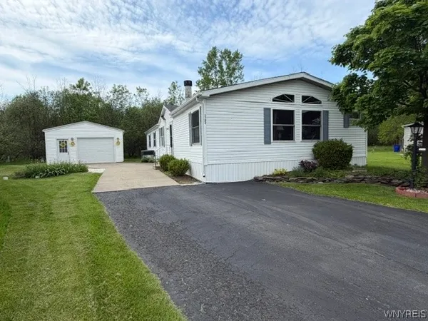 $114,900 | 1159 Timberwood Court, Lockport, NY 14094