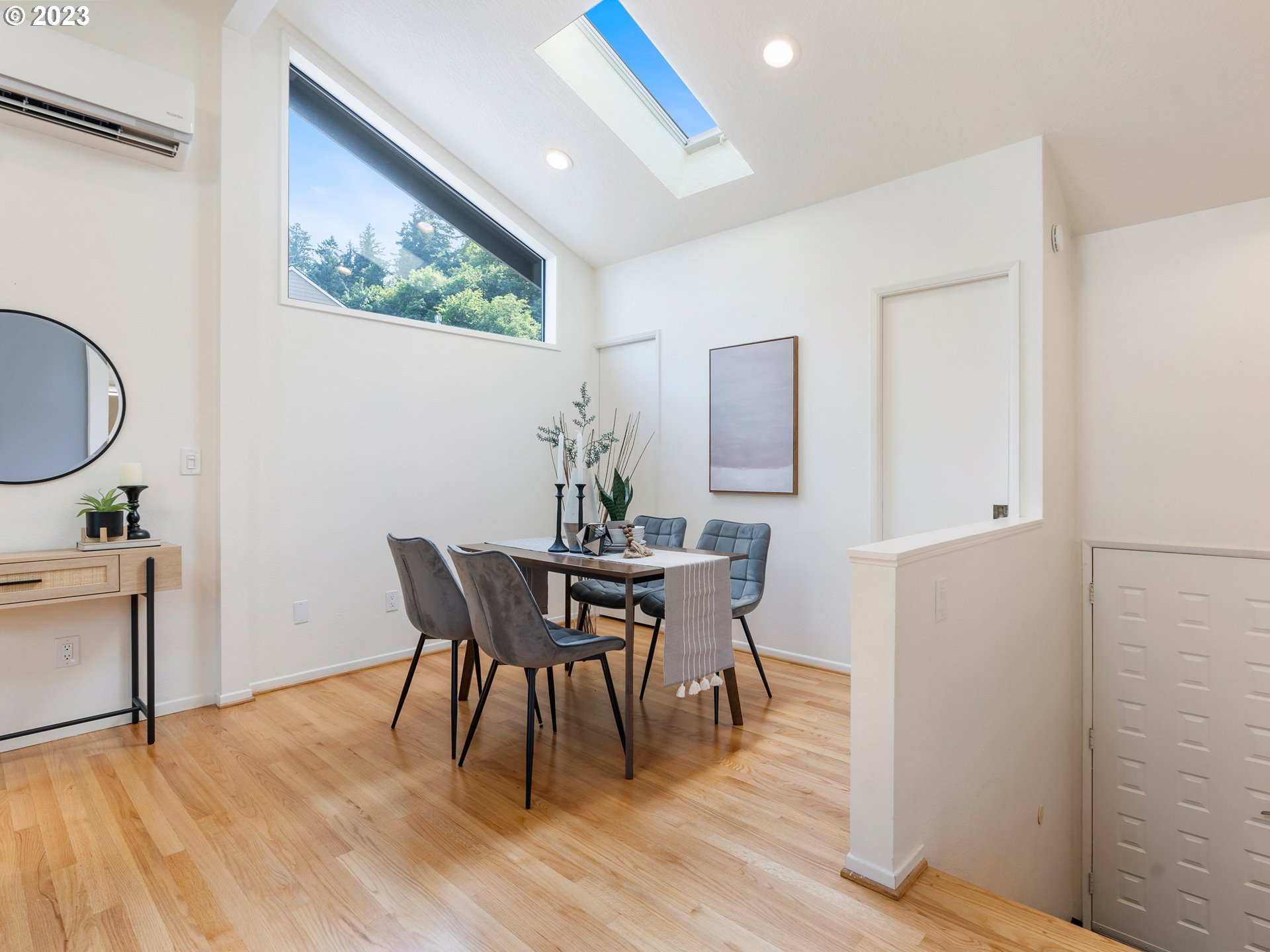 5936 South View Point Terrace Portland, OR 97239 - Photo 6 of 36 Gallery Image 6