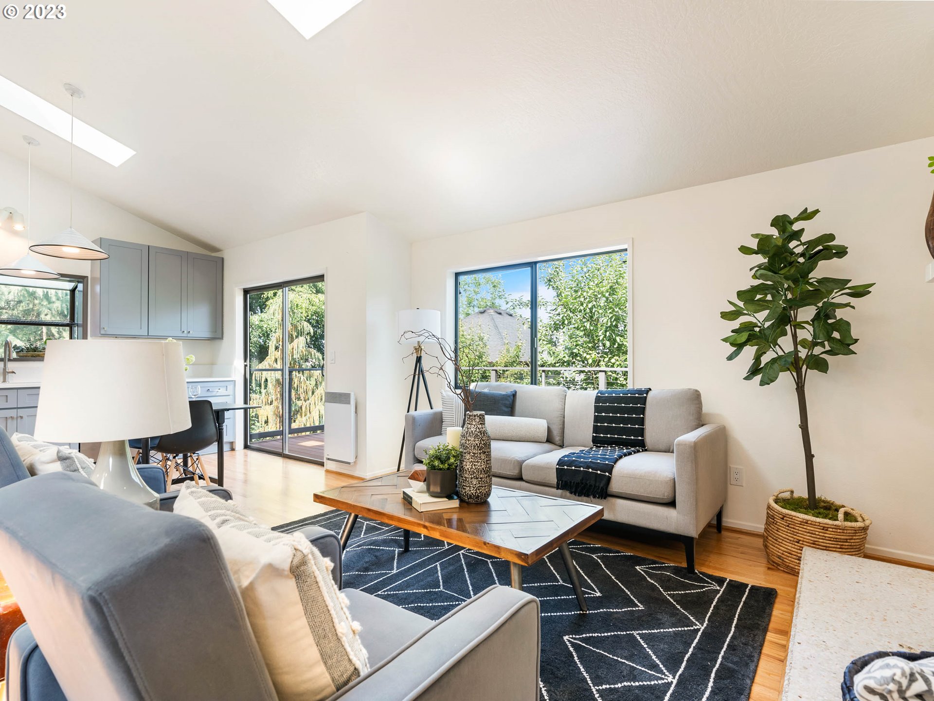 5936 South View Point Terrace Portland, OR 97239 - Photo 8 of 36 Gallery Image 8