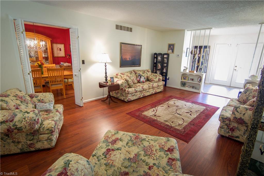 104 Hamilton Road Lexington, NC 27295 - Photo 2 of 29 Living Room