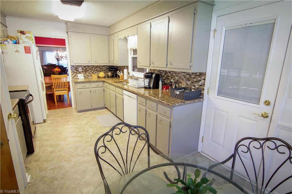104 Hamilton Road Lexington, NC 27295 - Photo 3 of 29 Kitchen