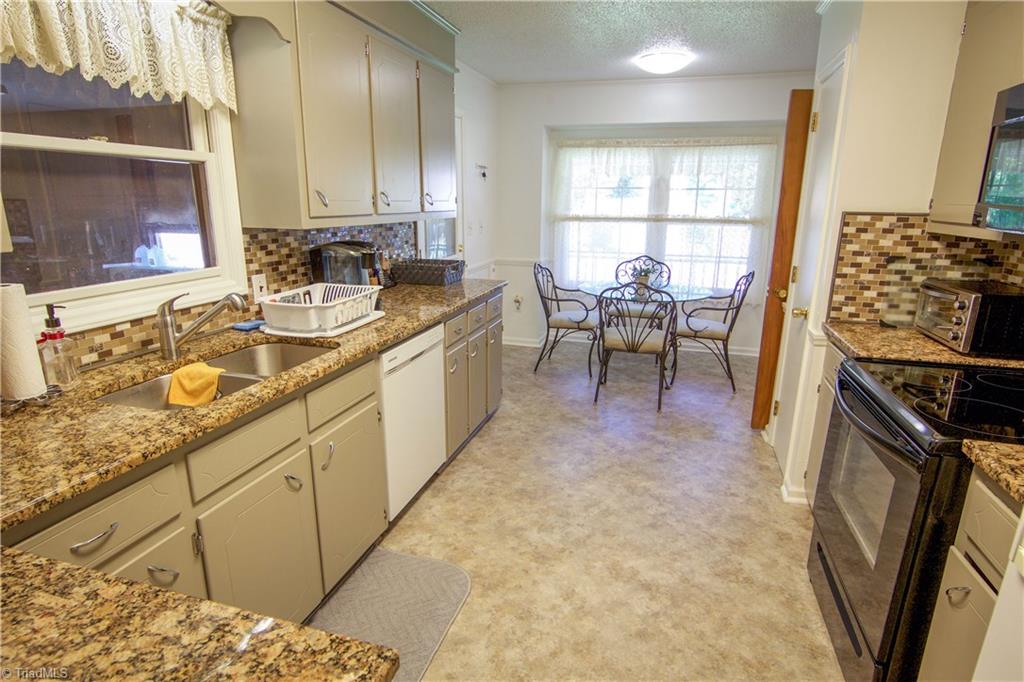 104 Hamilton Road Lexington, NC 27295 - Photo 4 of 29 Kitchen