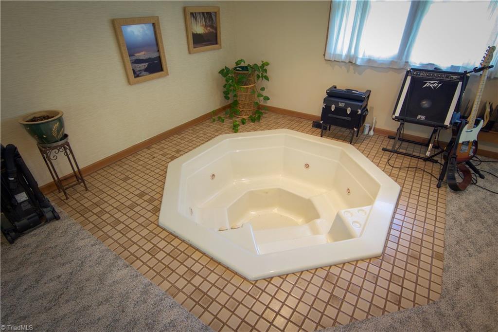 104 Hamilton Road Lexington, NC 27295 - Photo 8 of 29 Hot Tub