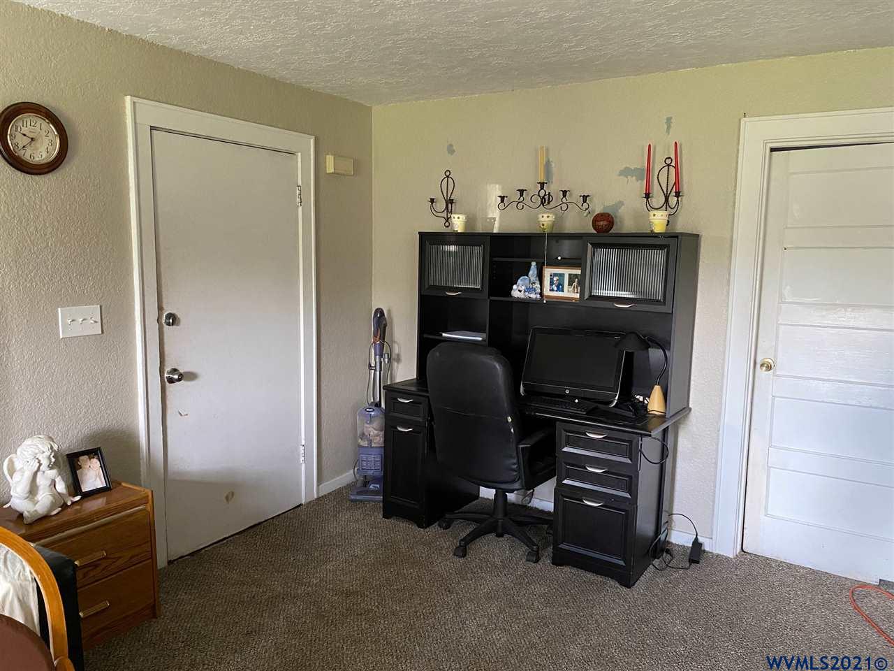 5101 Hazelgreen Road Northeast Salem, OR 97305 - Photo 4 of 18