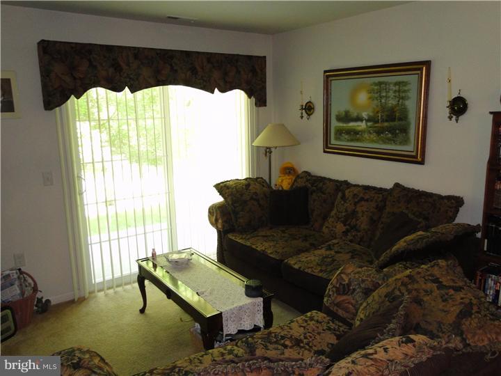 163 Natalie Road Delran, NJ 08075 - Photo 9 of 15 Living Room
