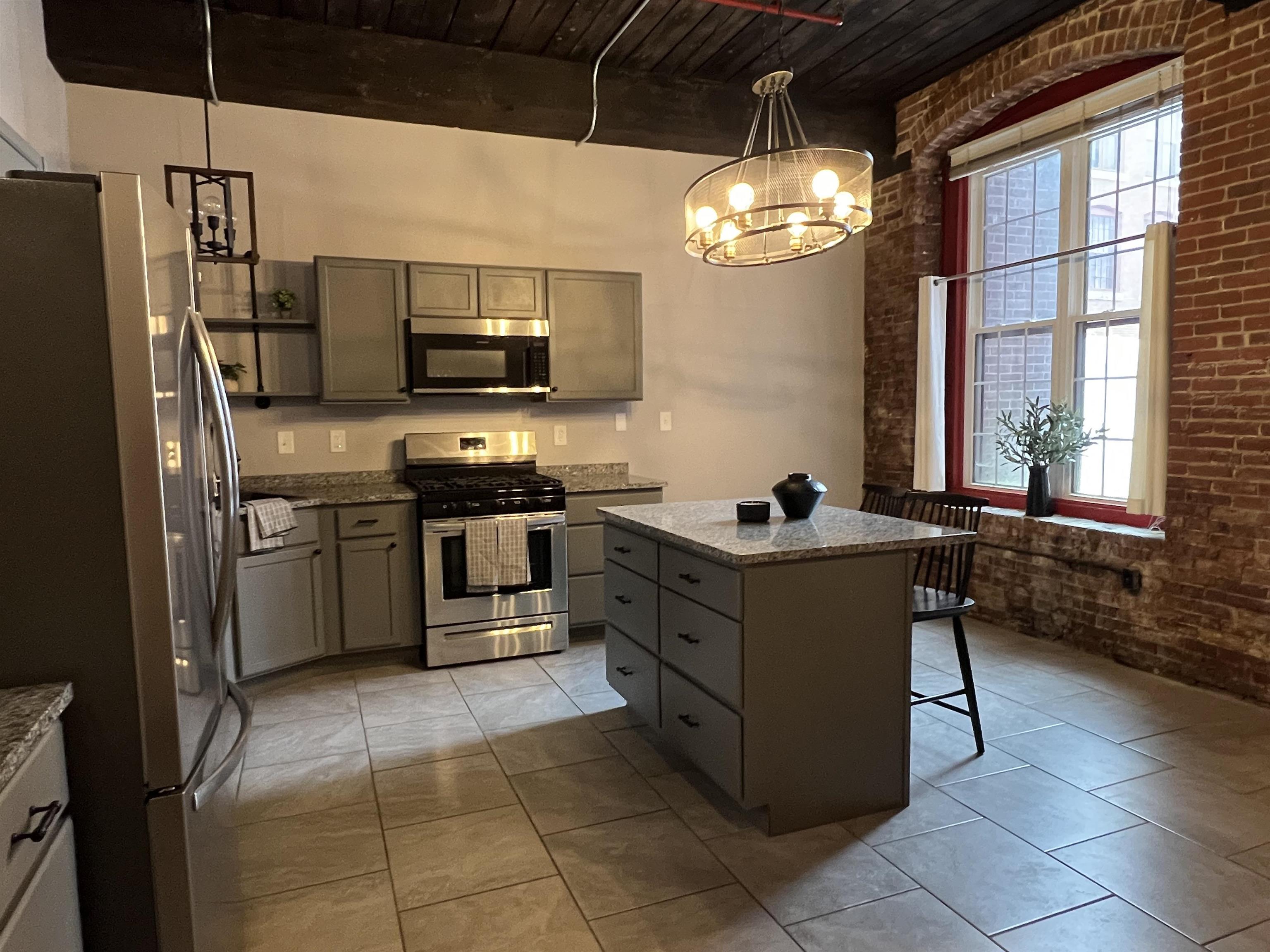 470 Silver Street, Unit 113 Manchester, NH 03103 - Photo 2 of 10