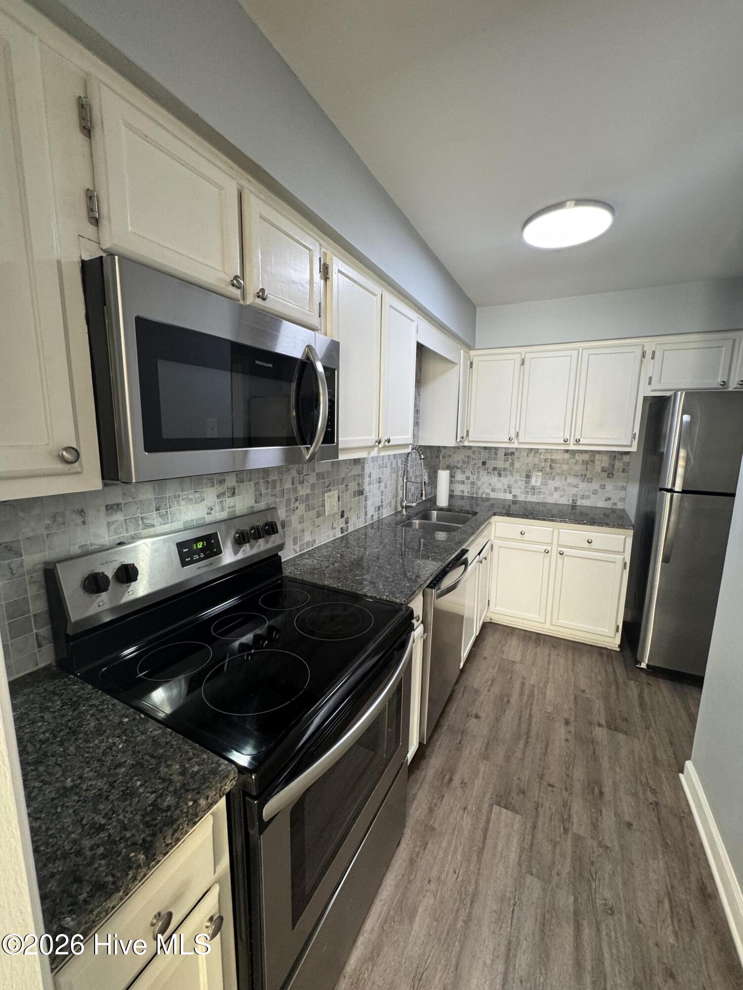 1864 Quail Ridge Road, Unit O Greenville, NC 27858 - Photo 11 of 20 Galley Style Kitchen