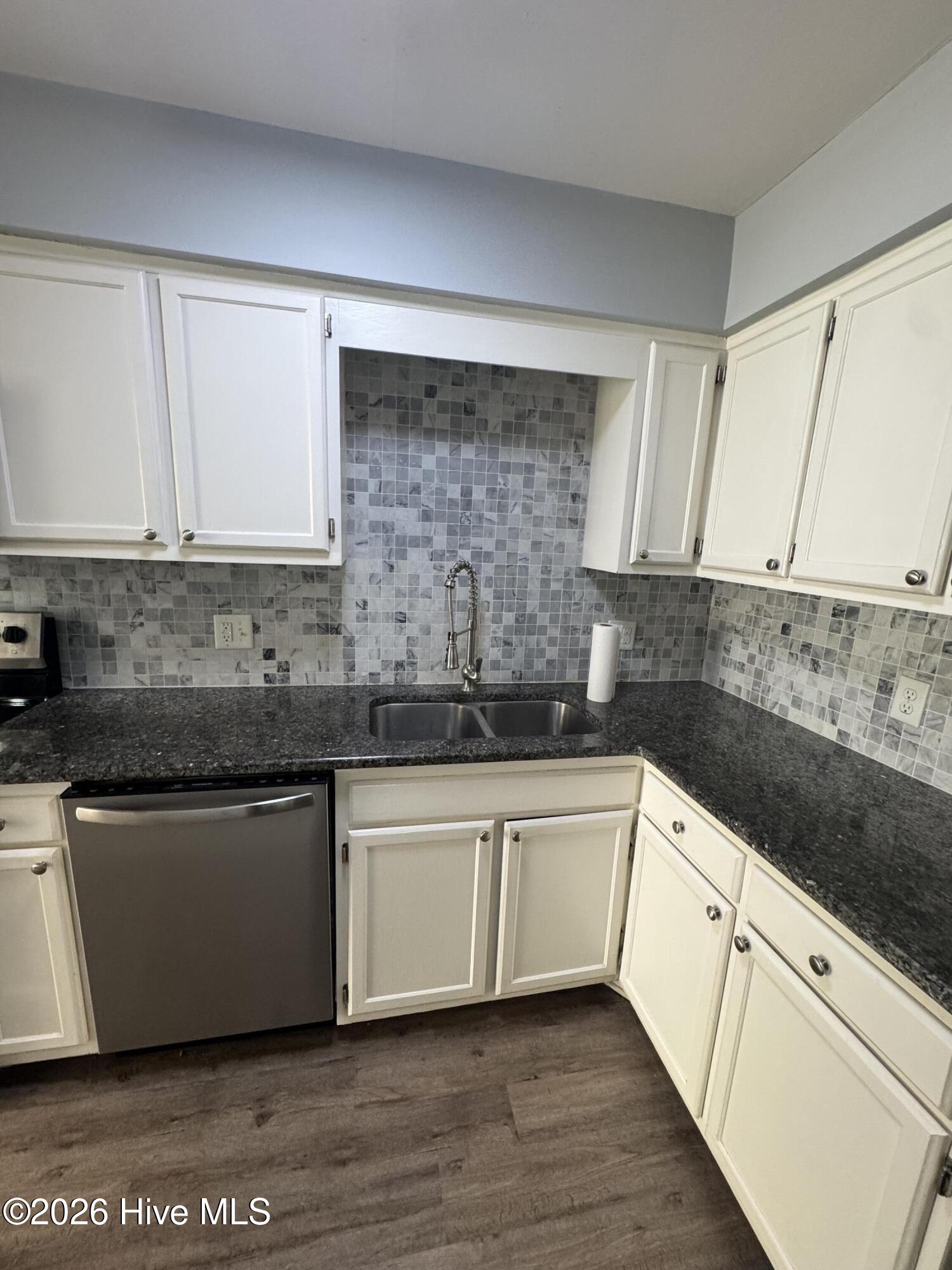 1864 Quail Ridge Road, Unit O Greenville, NC 27858 - Photo 12 of 20 Galley Style Kitchen