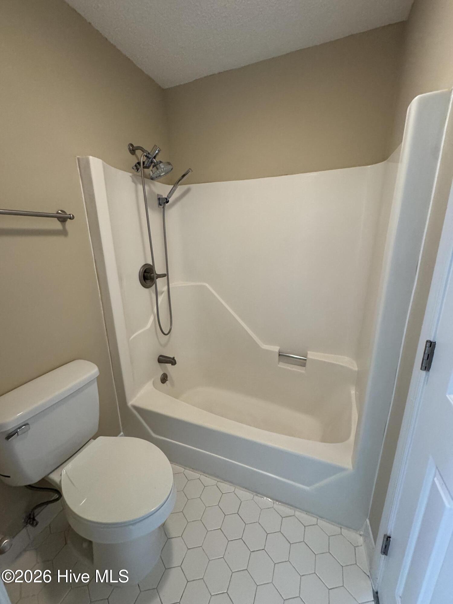 1864 Quail Ridge Road, Unit O Greenville, NC 27858 - Photo 16 of 20 Primary/Hall Bath