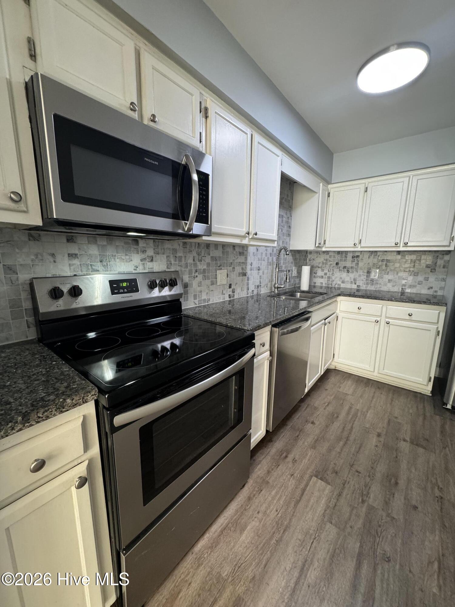 1864 Quail Ridge Road, Unit O Greenville, NC 27858 - Photo 10 of 20 Galley Style Kitchen