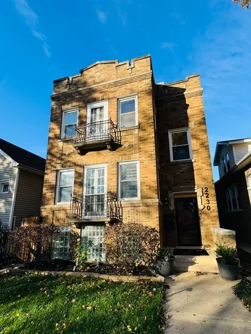 $1,200 | 2230 North Mulligan Avenue, Unit B, Chicago, IL 60639