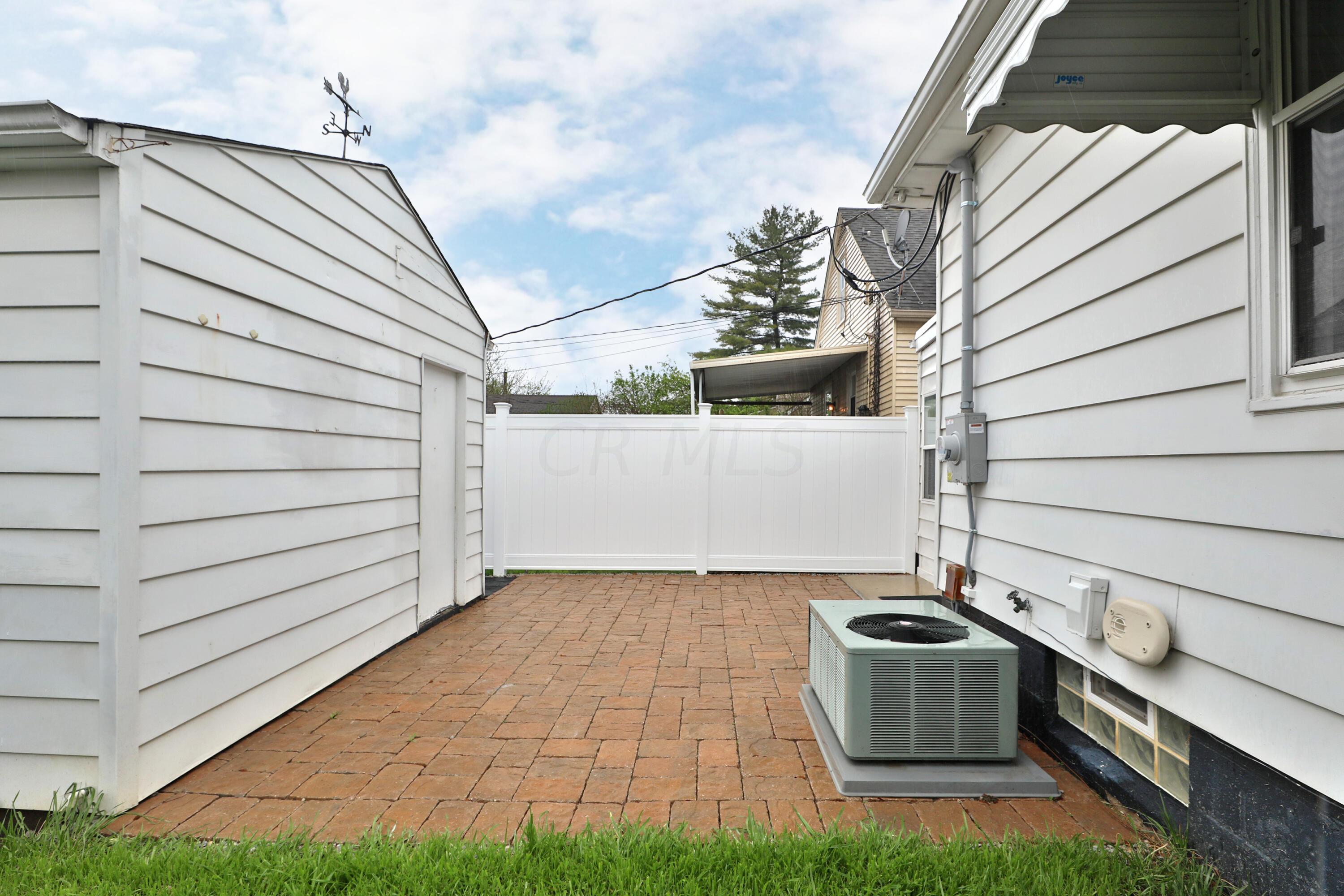 645 Morse Road Columbus, OH 43214 - Photo 35 of 41 Patio