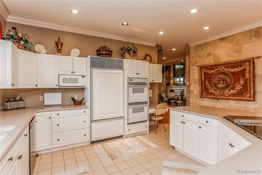 4815 Sheldon Road Rochester, MI 48306 - Photo 20 of 83 030-Kitchen-3129689-medium.jpg