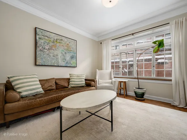 $525,000 | 509 West Aldine Avenue, Unit 1D, Chicago, IL 60657