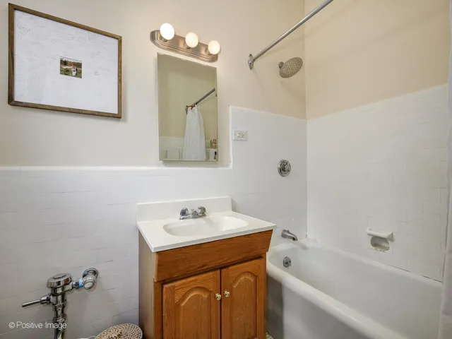 $525,000 | 509 West Aldine Avenue, Unit 1D, Chicago, IL 60657