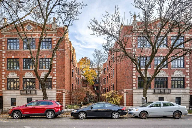 $525,000 | 509 West Aldine Avenue, Unit 1D, Chicago, IL 60657