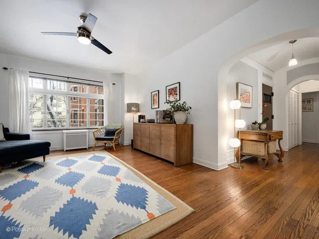 $525,000 | 509 West Aldine Avenue, Unit 1D, Chicago, IL 60657