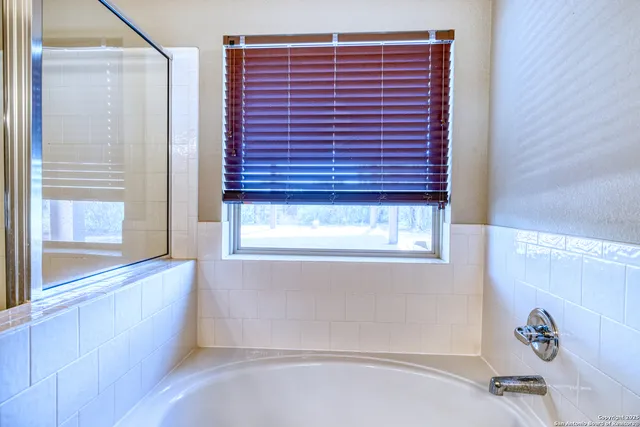 a view of empty room with window