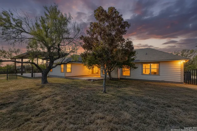 $595,000 | 1876 County Road 400, Uvalde, TX 78801