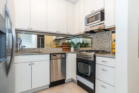 $280,000 | 5230 North Kenmore Avenue, Unit 3C, Chicago, IL 60640