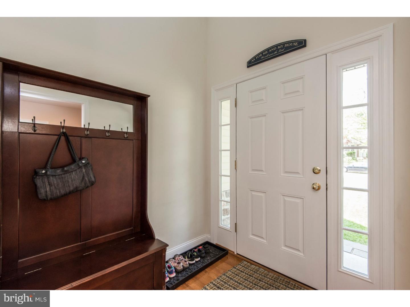 39 Barren Road Newtown Square, PA 19073 - Photo 3 of 25 Foyer